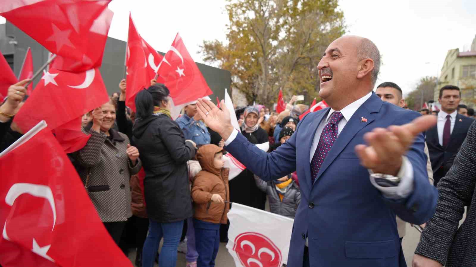 Başkan Türkyılmaz: “Türkiye’de parmakla gösterilen örnek ilçeyiz”