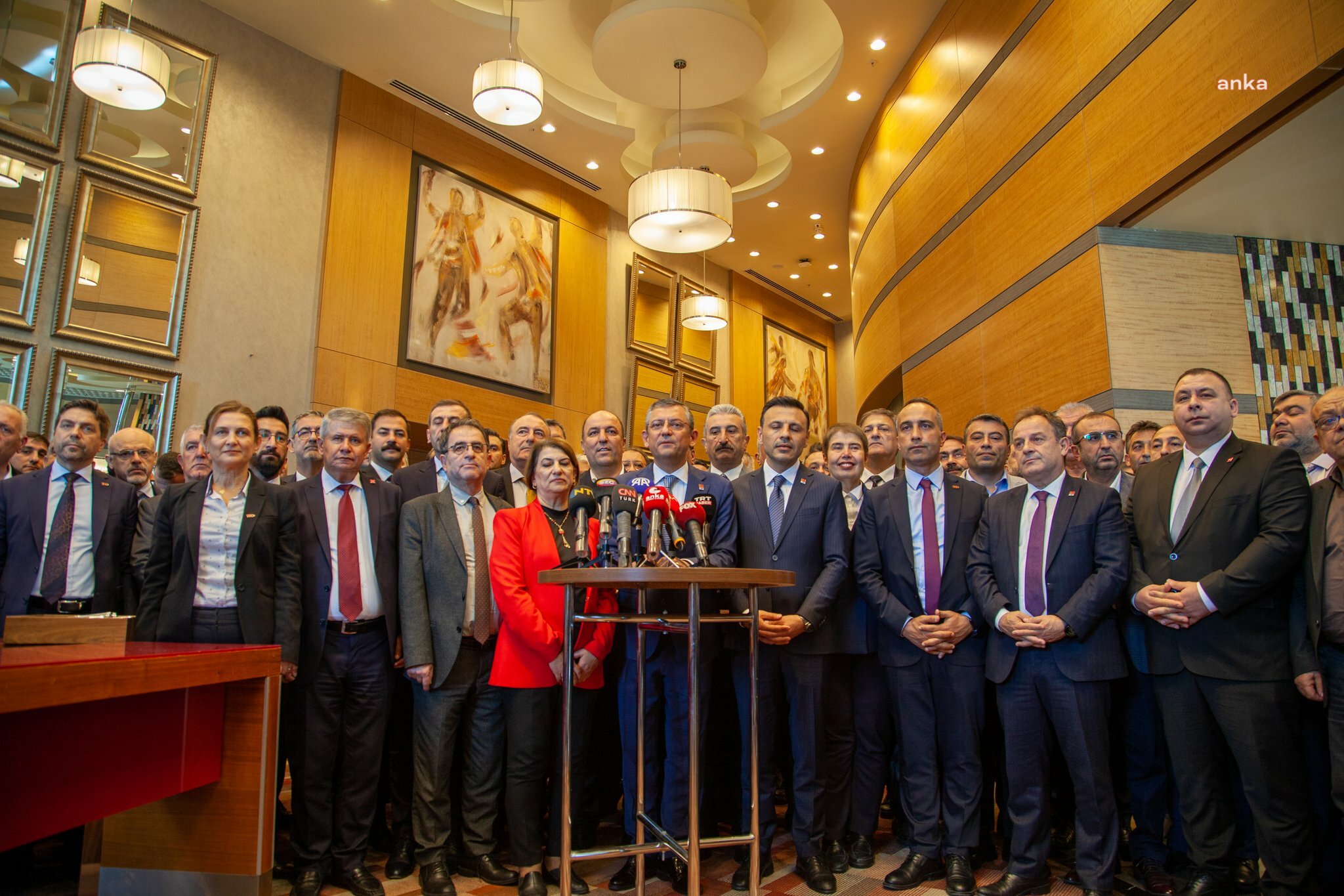 CHP Genel Başkanı Özel, İlk Toplantısını İl Başkanlarıyla Yaptı