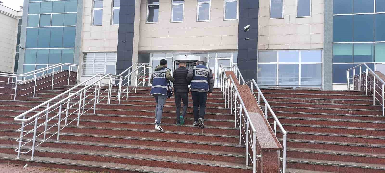 Kars’ta haklarında arama kararı bulunan 5 kişi yakalandı