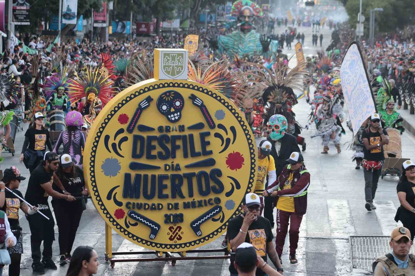Meksika’da “Ölüler Günü” renkli görüntülere sahne oldu