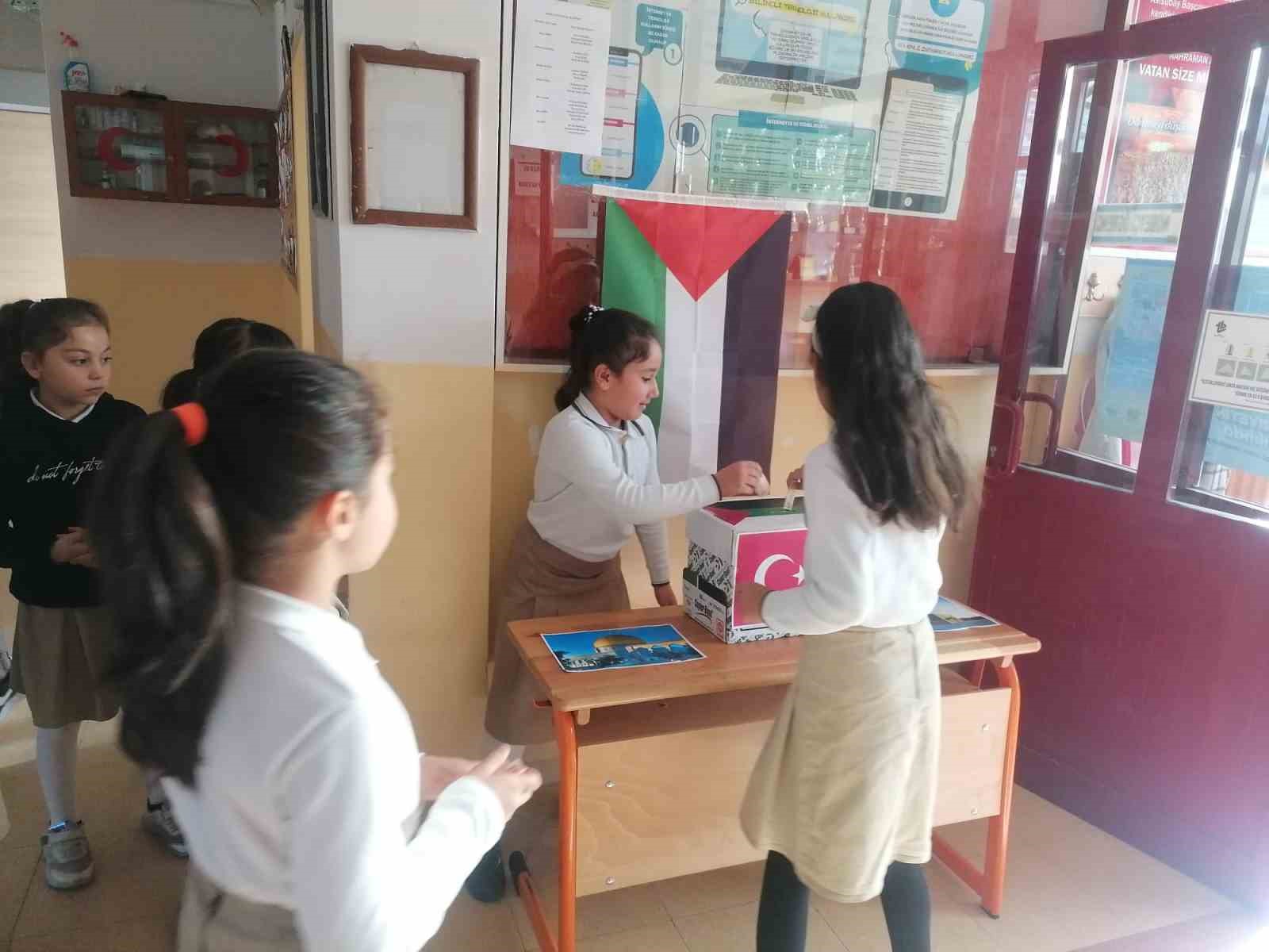 Öğrencilerin harçlıkları Gazze’ye