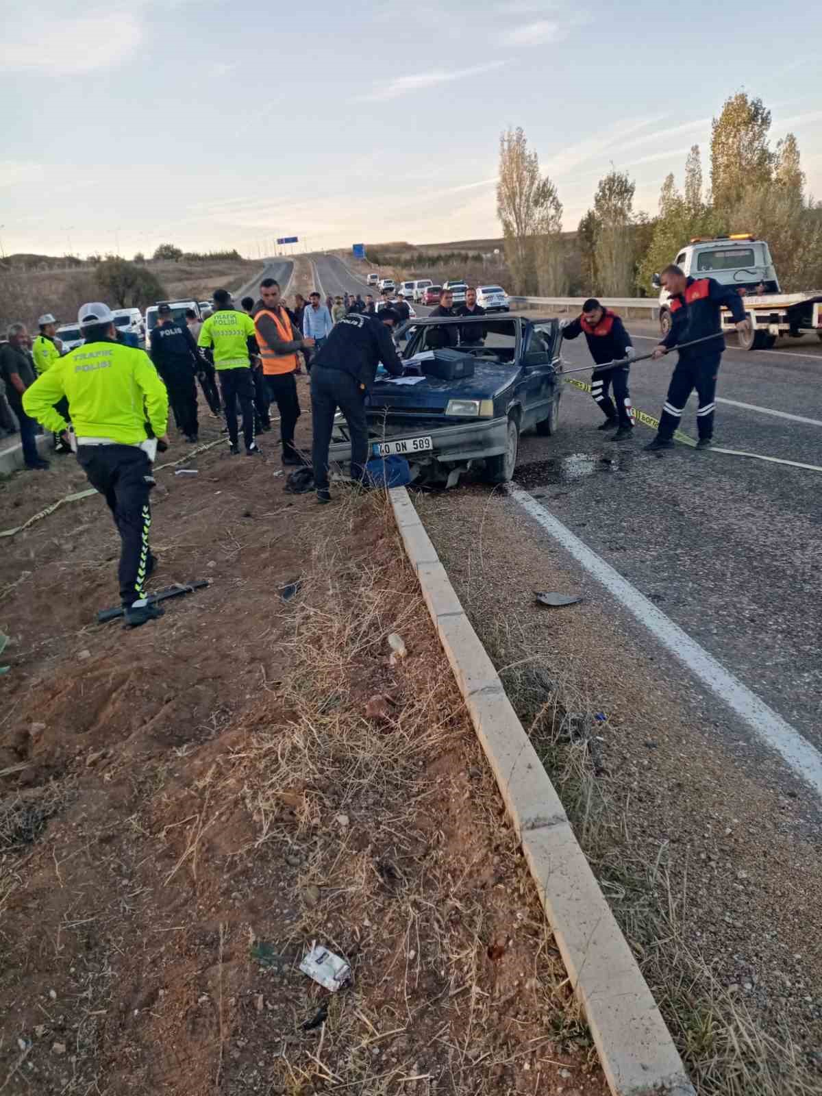 Otomobil refüje çarptı: 1 ölü