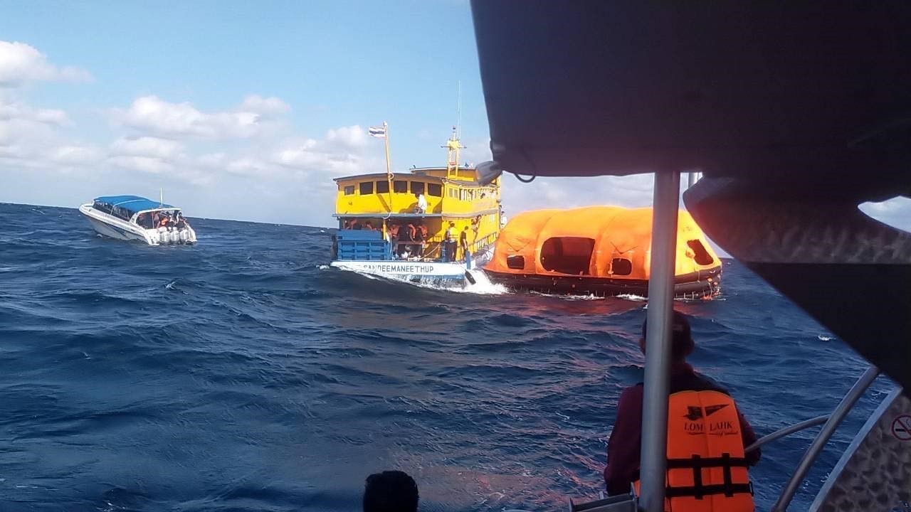 Tayland’da batan feribottaki 70 yolcu son anda kurtarıldı