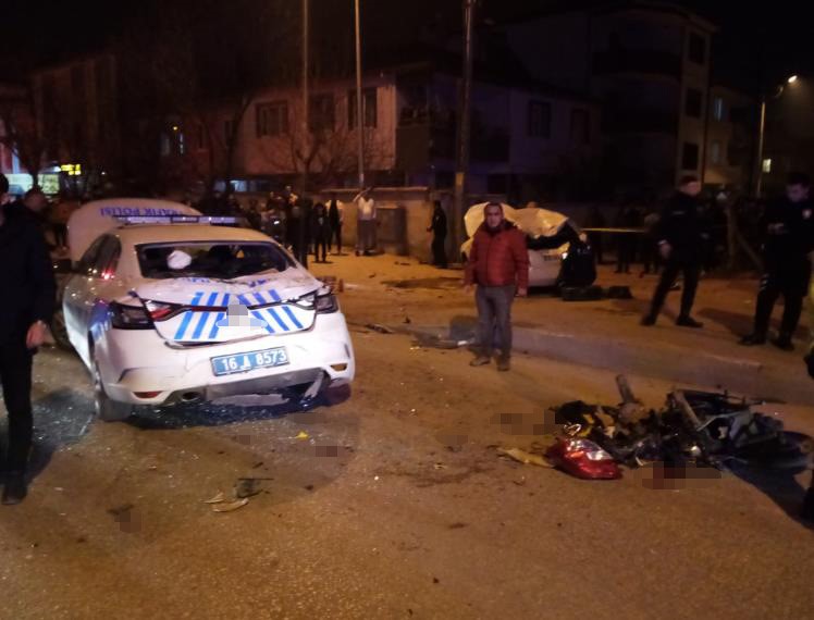 İnegölde aralarında polis aracının da yer aldığı 3 araç zincirleme kazaya karıştı: 4 yaralı