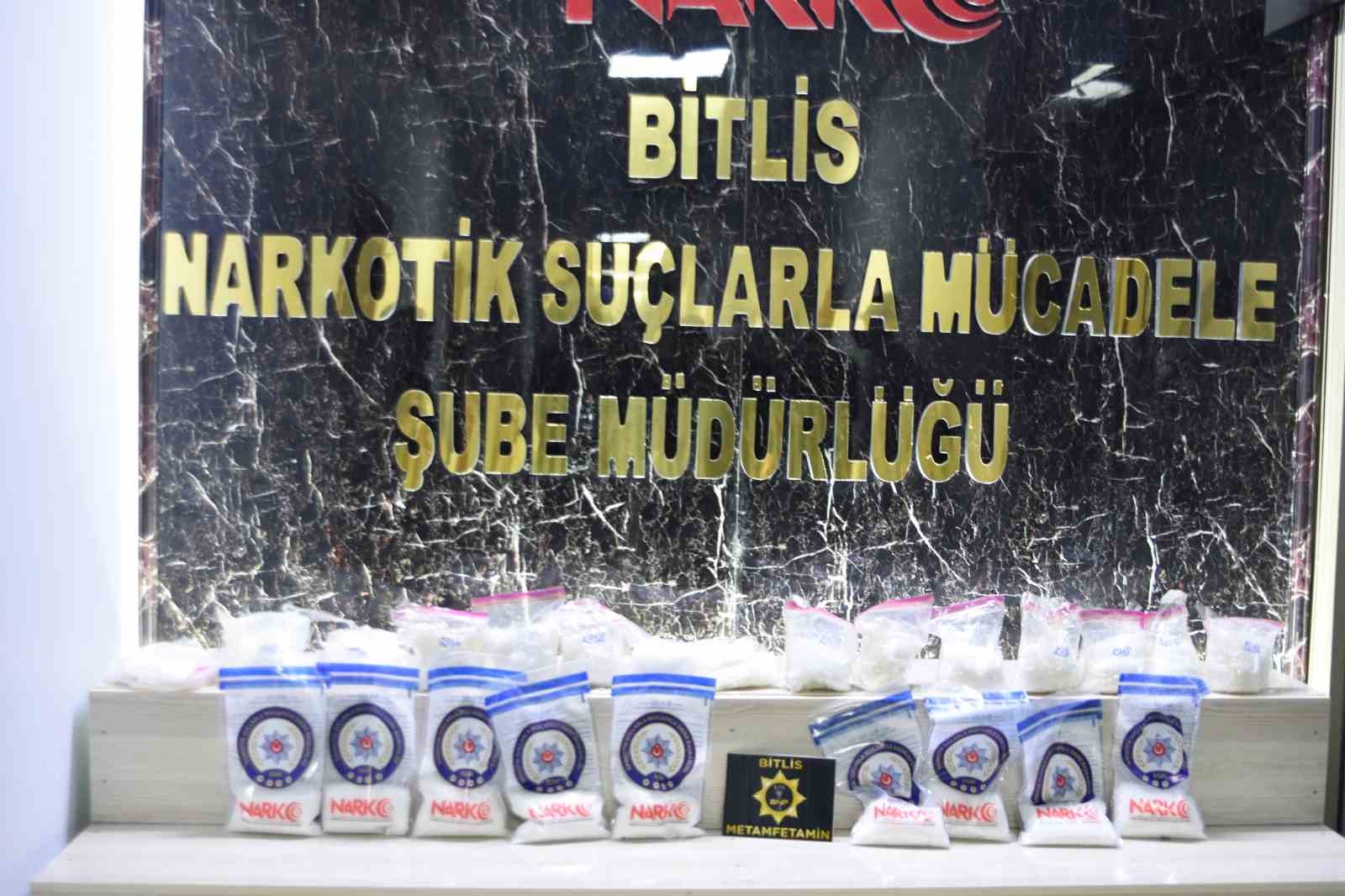 Bitlis’te iki kadının üzerinde 10 kilo metamfetamin ele geçirildi