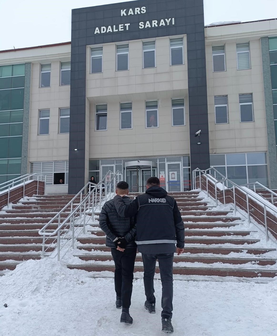 Kars’ta 12 cezası olan 1 kişi yakalandı