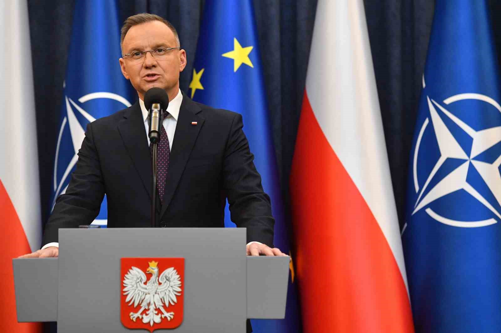 Polonya Cumhurbaşkanı Duda, tutuklanan eski İçişleri Bakanı ve yardımcısı için af çıkardı
