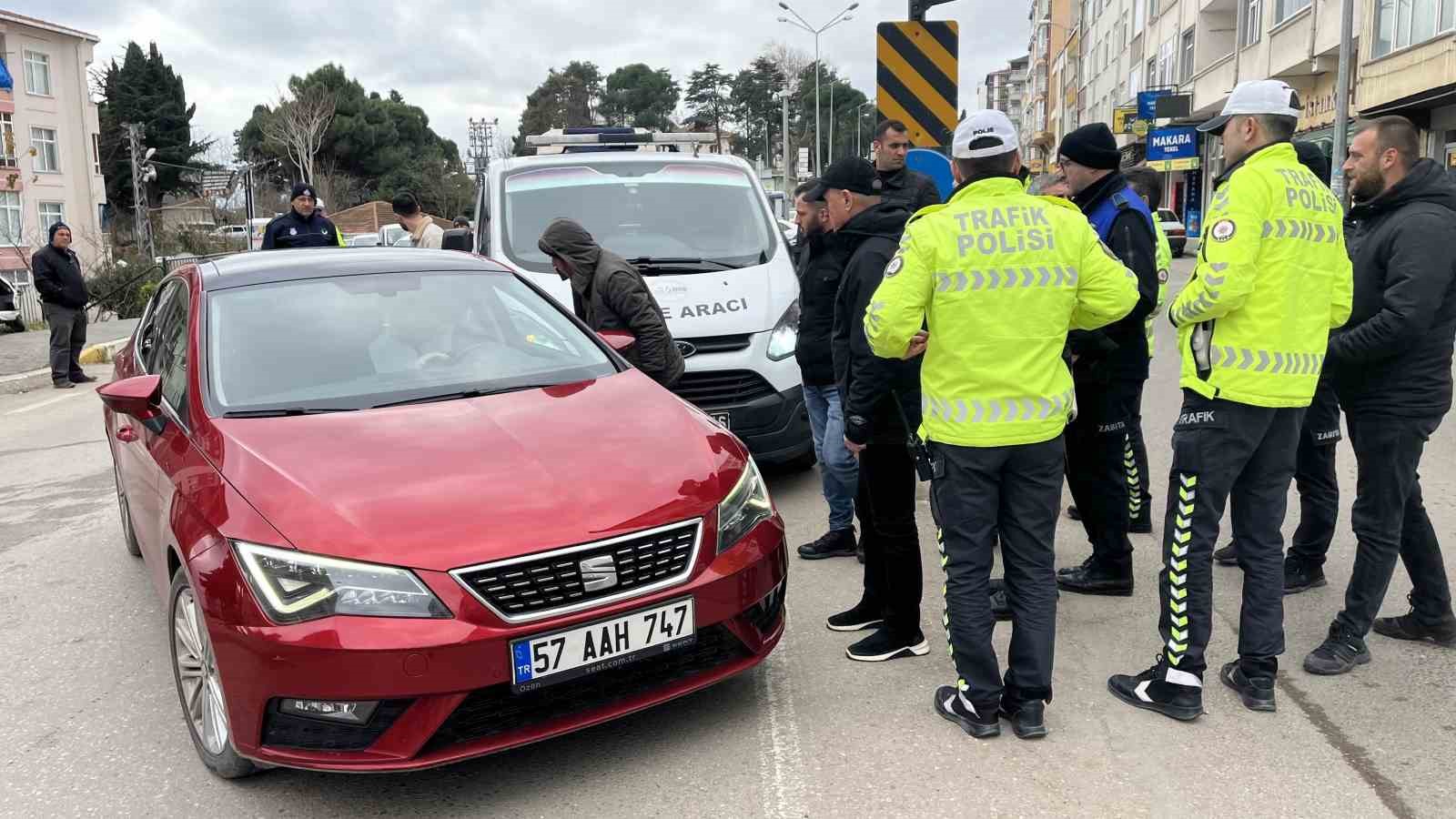 Sinop’ta zincirleme trafik kazası maddi hasarla atlatıldı