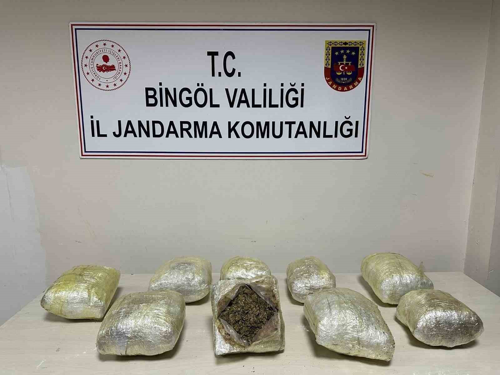 Bingöl’de odunların içine gizlenmiş uyuşturucu ele geçirildi: 3 kişi gözaltına alındı