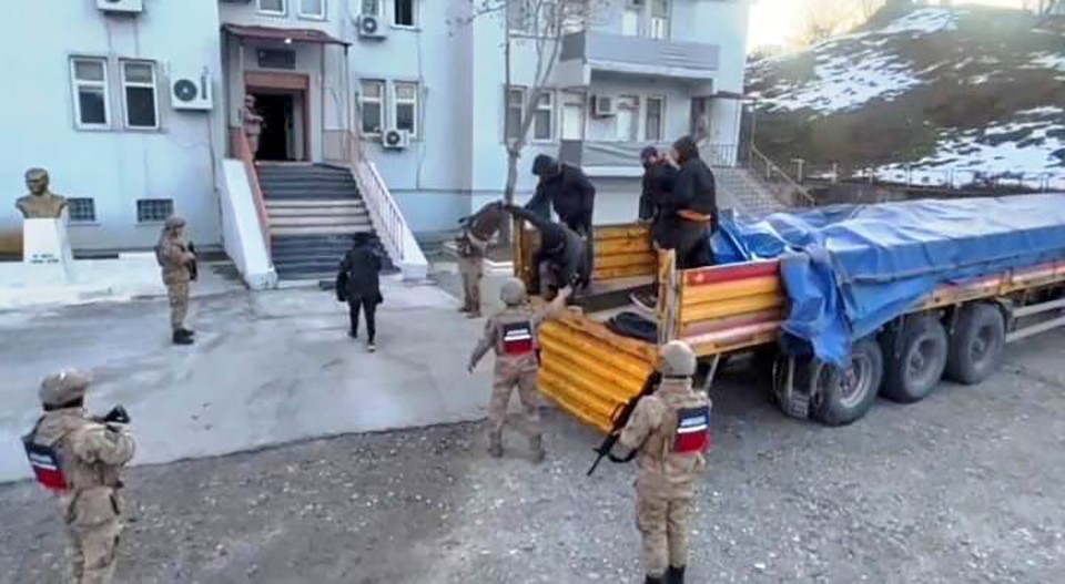 Bitlis’te tır içinde 58 düzensiz göçmen yakalandı
