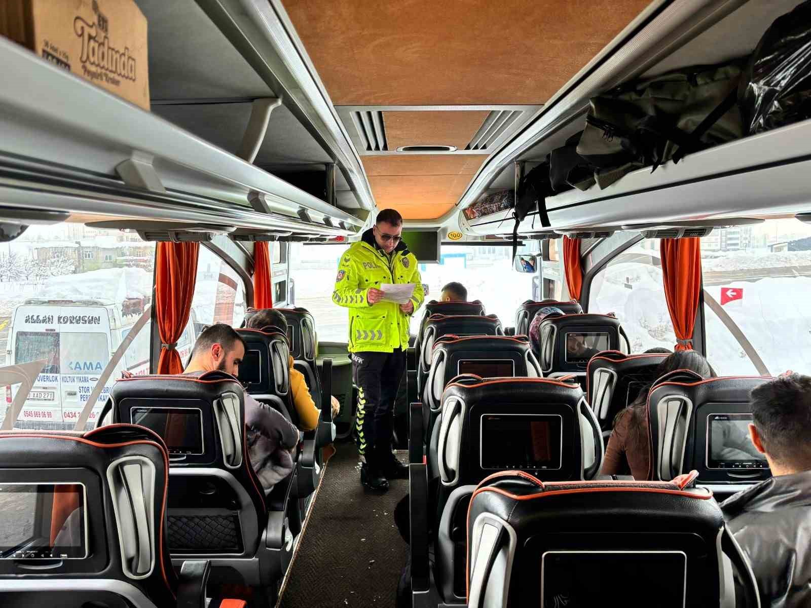 Bitlis’te yolcular emniyet kemeri hakkında bilgilendirildi