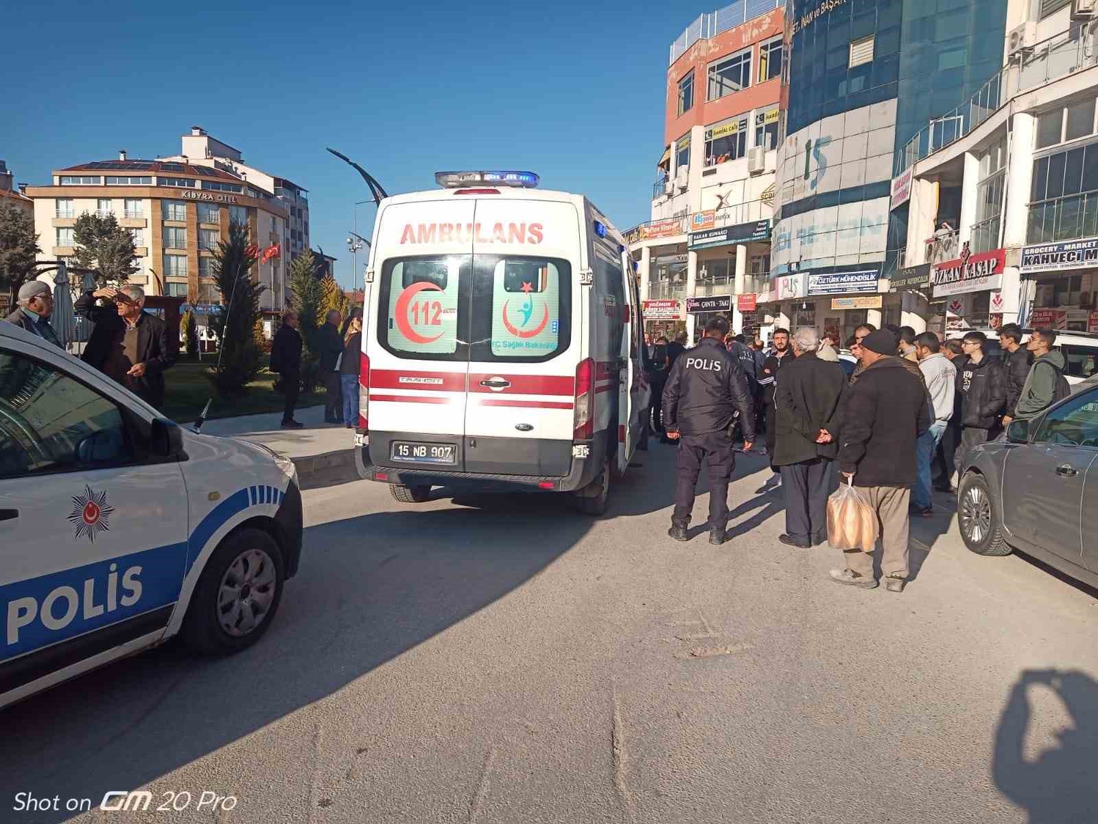 Burdur’da seyir halindeki motosiklet yayaya çarptı: 2 yaralı