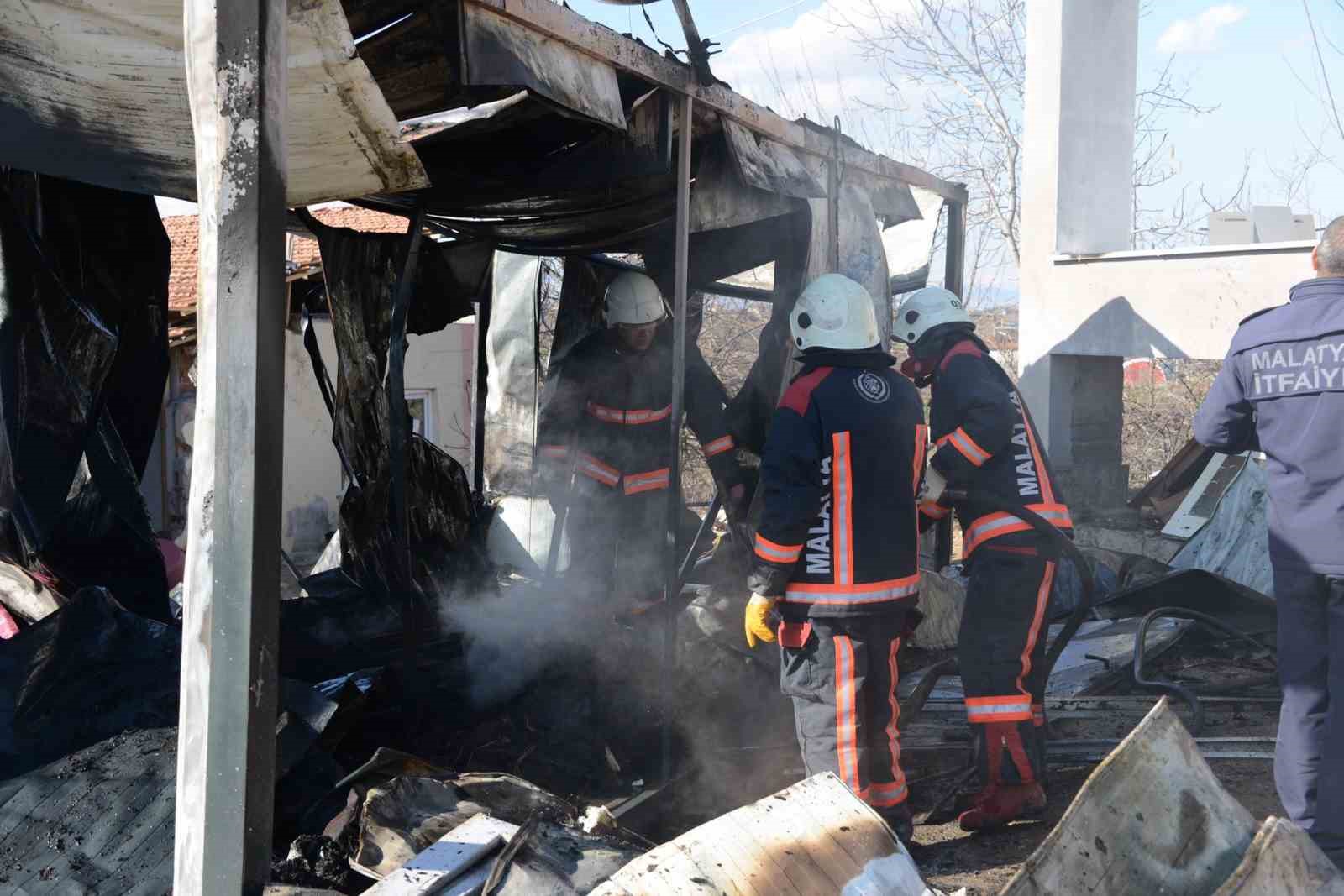 Malatya’da konteyner yangınında 1 yaşındaki bebek yaralandı