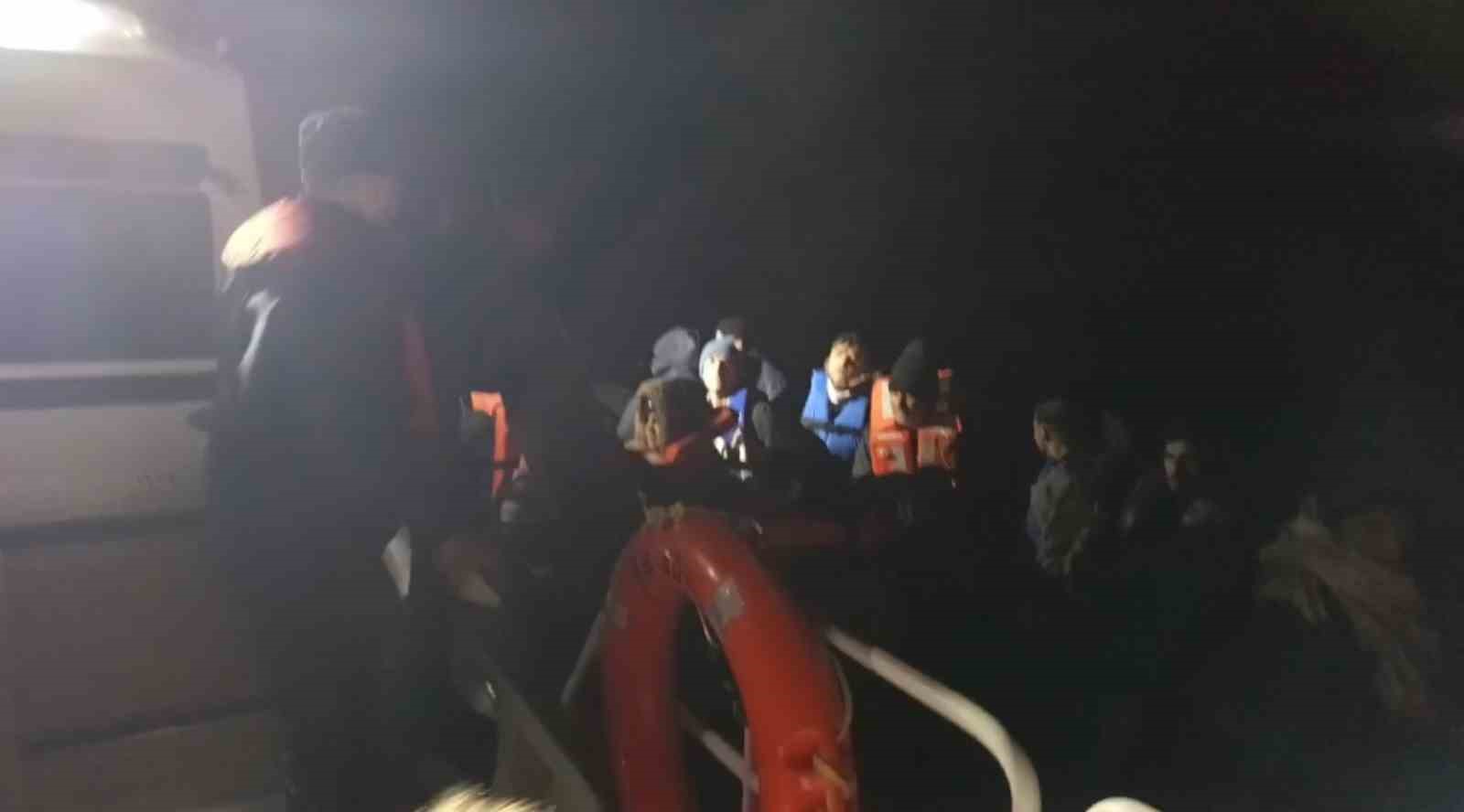 Mobil radar tespit etti, 15’i çocuk 42 göçmen yakalandı