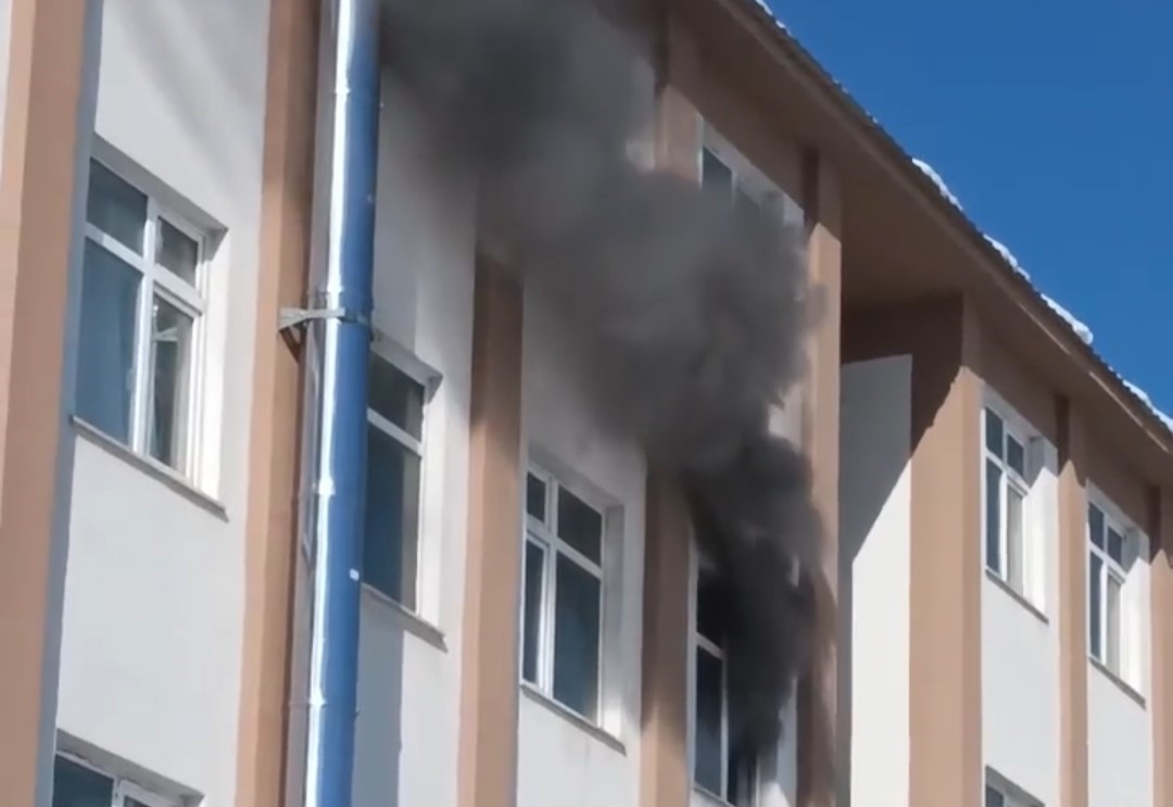 Van’da okulda korkutan yangın