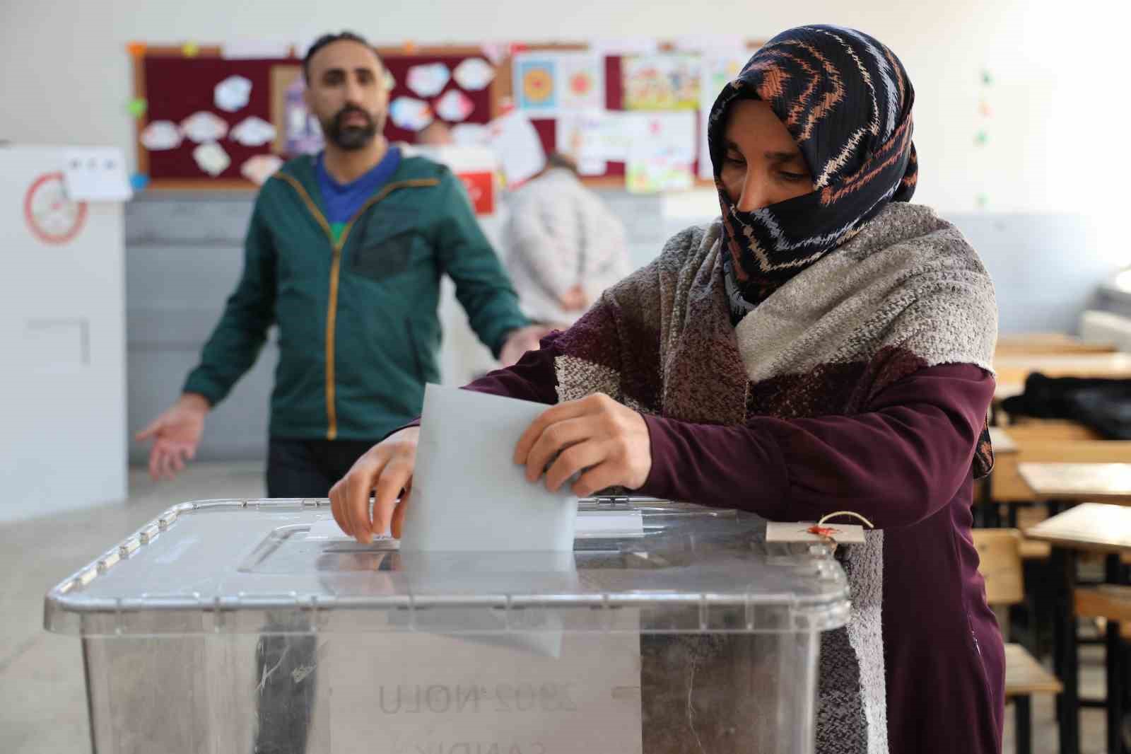 Diyarbakır’da oy verme işlemi başladı