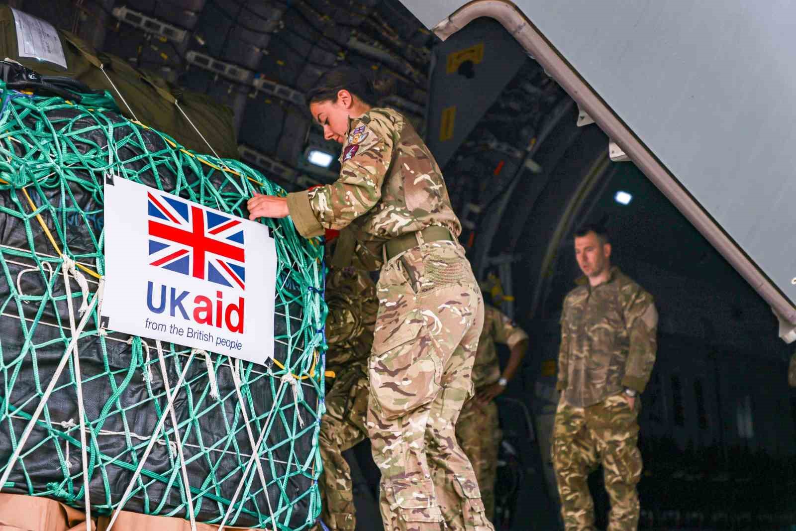 İngiltere, Gazze’ye ilk kez havadan yardım bıraktı