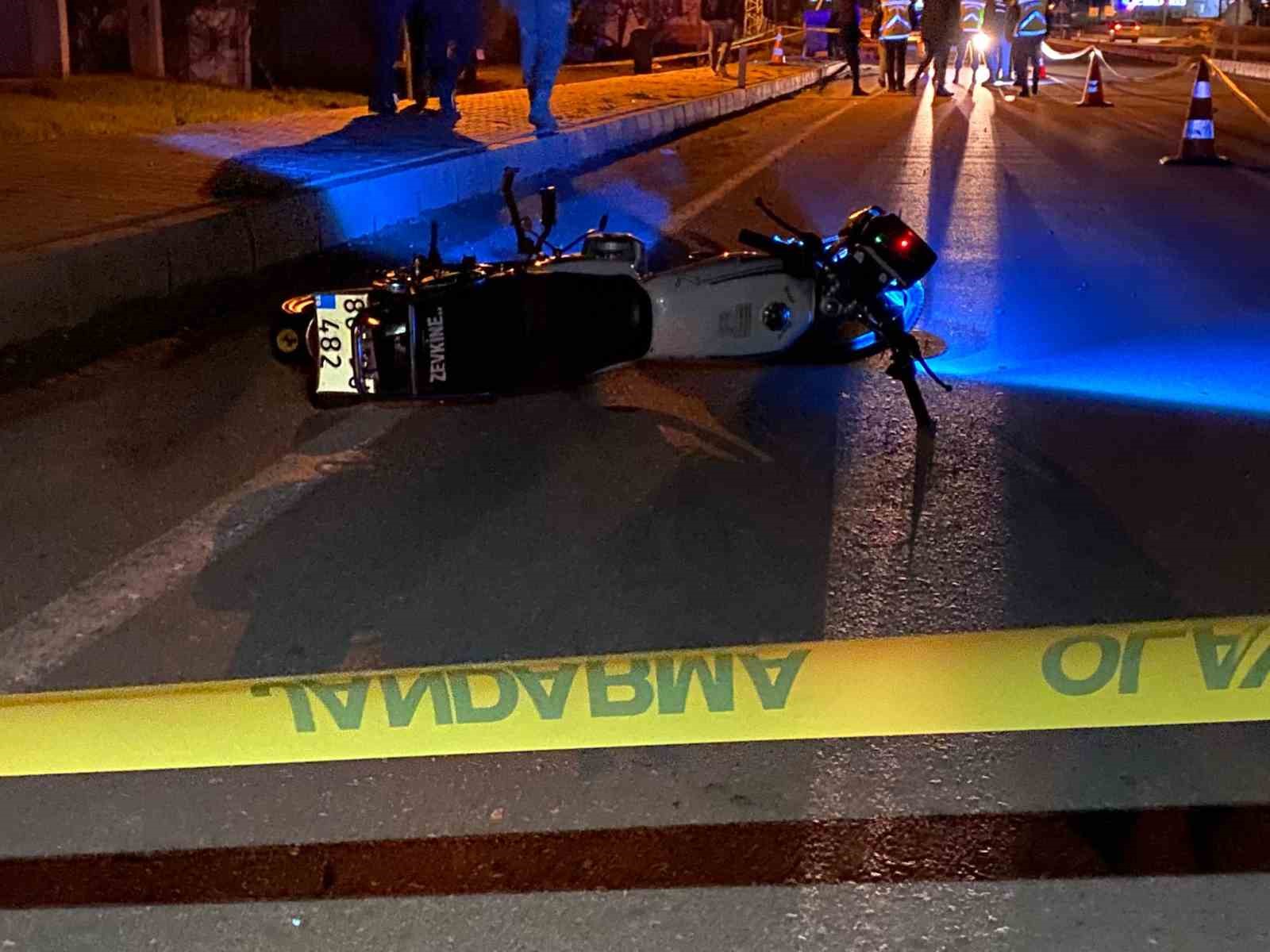 Motosiklet yön levhasına çarptı, 18 yaşındaki sürücü hayatını kaybetti