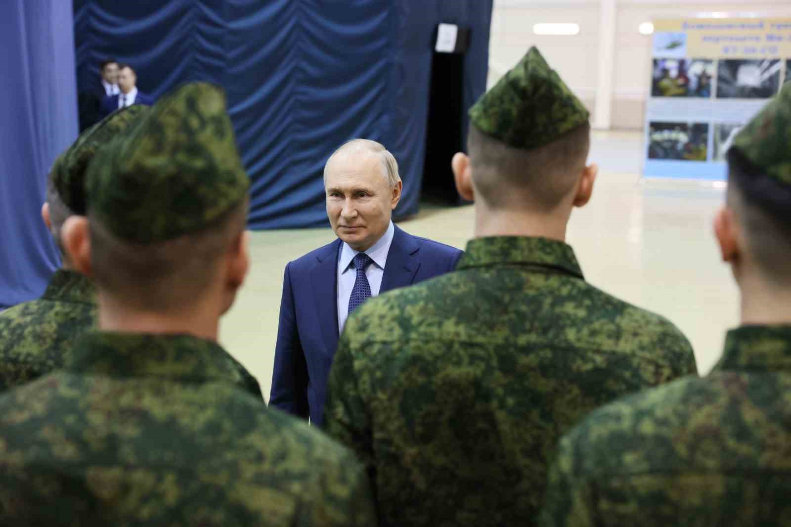 Putin, 150 bin kişiyi zorunlu askerliğe çağıran kararnameyi imzaladı