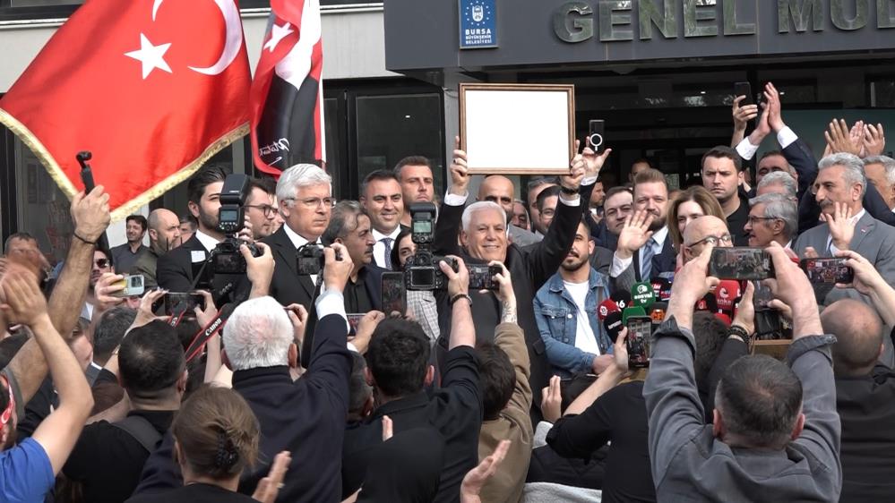 Bursa Büyükşehir Belediyesi Başkanı Bozbey Mazbatasını aldı