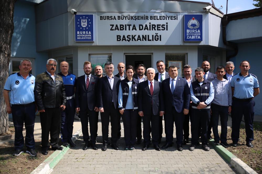 Başkan Mustafa Bozbey’den Bursa Büyükşehir çalışanlarına bayram ziyareti