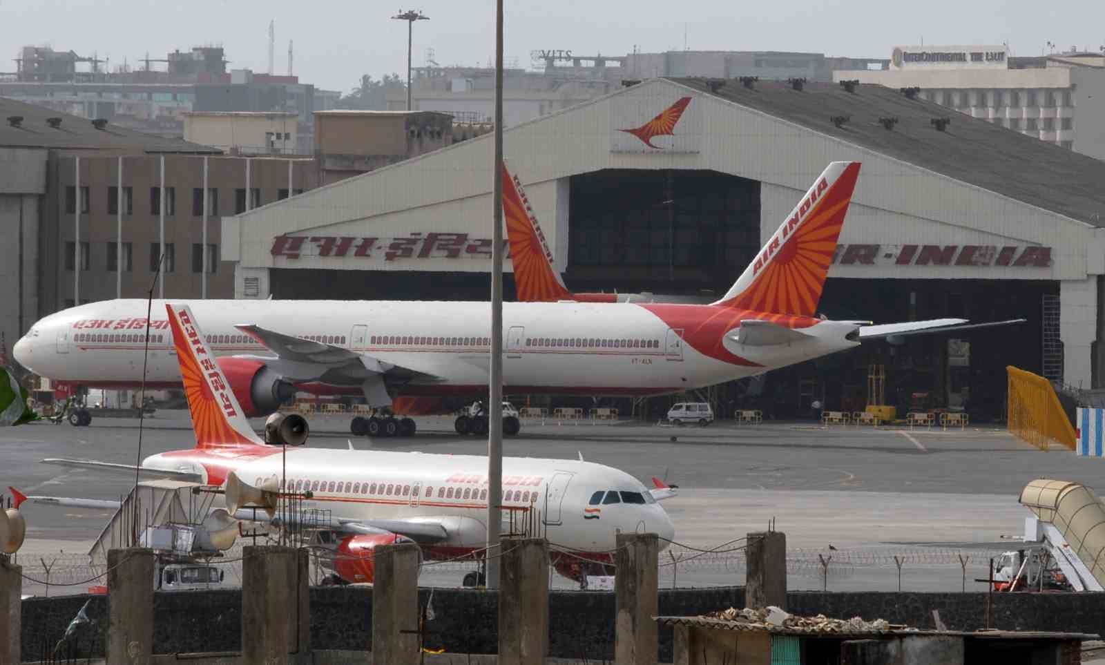 Air India Express, 100’den fazla kabin memurunun hastalık izni alması nedeniyle 90’dan fazla uçuşu iptal etti