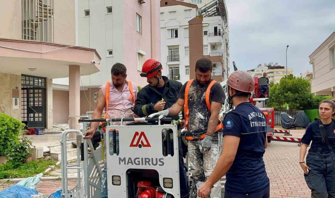 12. katta can pazarı: 2 işçi iskelede mahsur kaldı Antalya’da 12. katta kurulan dış cephe iskelesinde duvar yıkıldı, iki