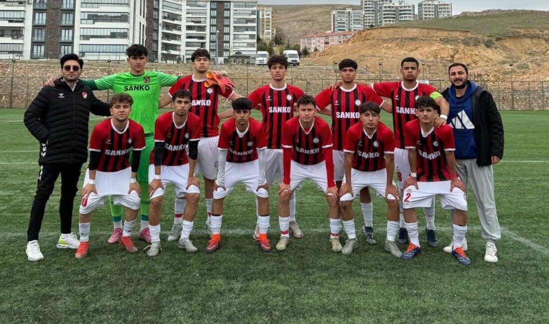 Adil Sani Konukoğlu Spor Lisesi öğrencileri Türkiye finallerinde Adil Sani Konukoğlu Spor Lisesi (ASKSL) Kadın ve Erkek Futbol