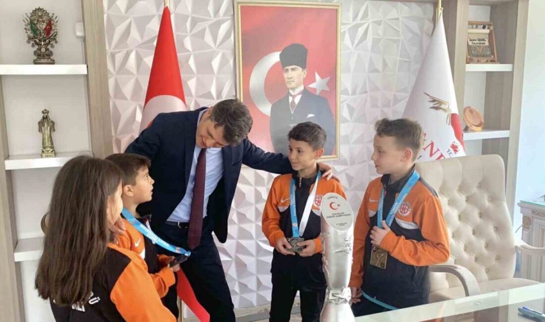 Afyonkarahisarlı minik karateciler derece elde etti Türkiye Çocuklar Karate Şampiyonası’nda derece elde eden Afyonkarahisar Sandıklılı minik