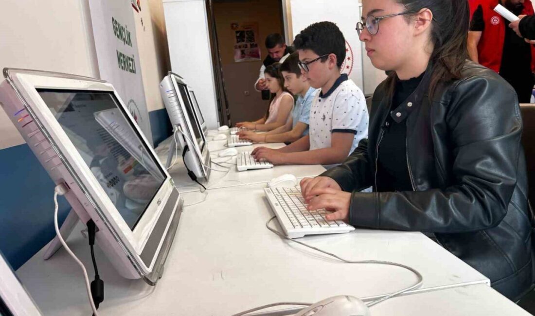 Afyonkarahisarlı öğrencilerden Dünya Bilgisayar İnternet Klavye Şampiyonası’nda büyük başarı Dünya Bilgisayar İnternet Klavye Şampiyonası’nda Türkiye, tarihi bir başarıya imza