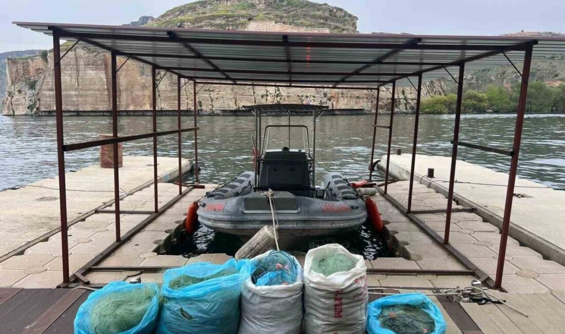 Ağ ile avlanma yasağına uymayan şahsı jandarma yakaladı Gaziantep’te ağ ile avlanma yasağına uymayan şahıs, jandarma ekiplerince suçüstü