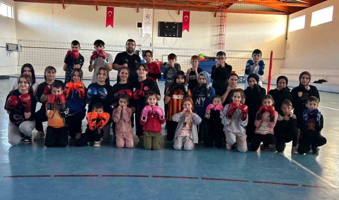 Alanyurt: “Asarcık ilçemiz sporda bir ilki başardı” Samsun Polis Gücü Spor Kulübü Başkanı Murat Alanyurt, “Asarcık ilçemiz,