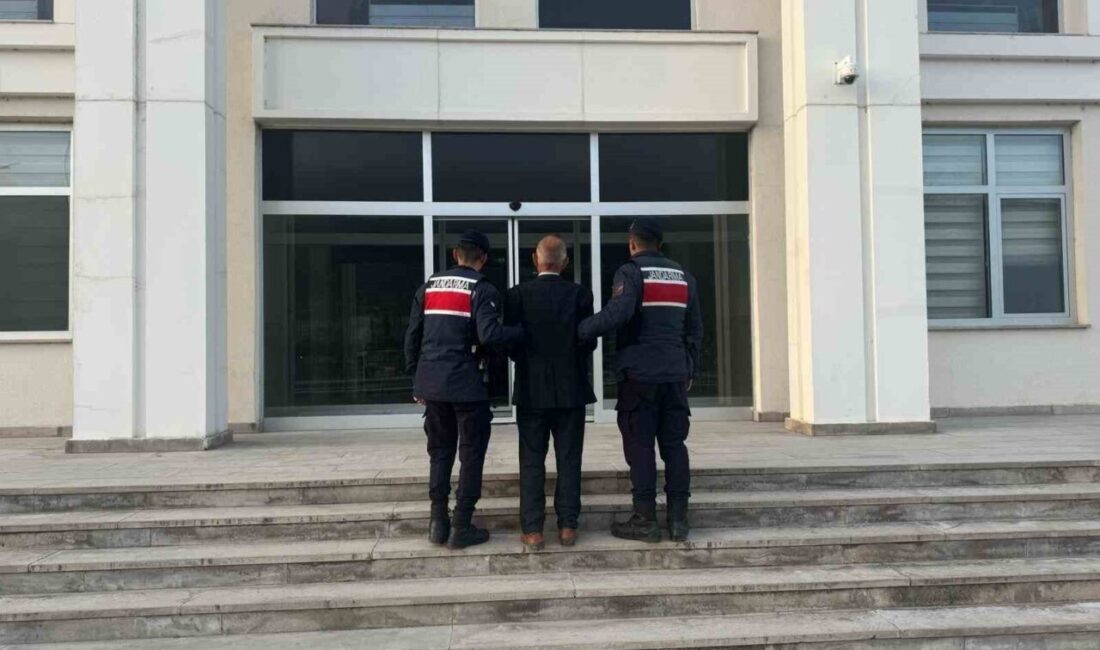 Amasya’da kasten öldürme suçundan aranan şahıs yakalandı Amasya’nın Taşova ilçesinde kasten öldürme suçundan 8 yıl 4 ay