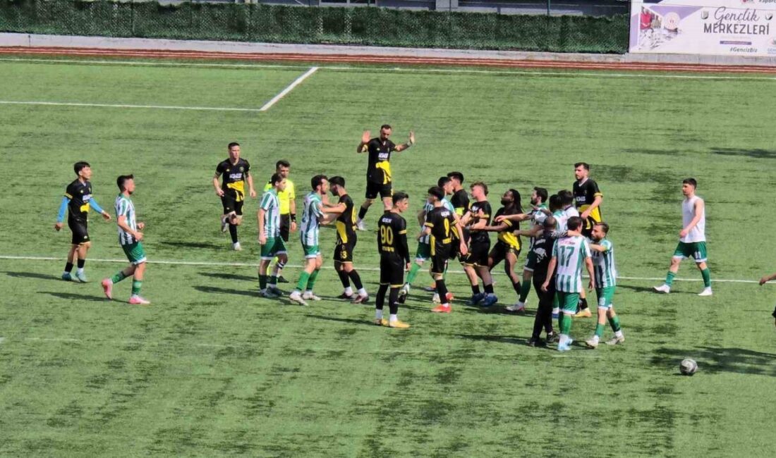 Amatör lig müsabakalarında arbedeler Karabük’te oynanan amatör lig maçlarında yaşanan arbedeler cep telefonu kameralarınca