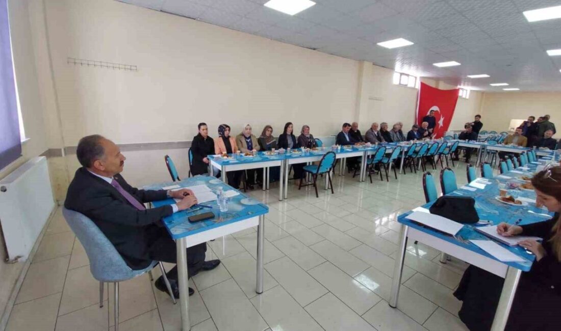 Arpaçay’da vatandaş sordu, başkan cevapladı Arpaçay’da, “Vatandaş Soruyor, Başkan Cevaplıyor” halk buluşmasında Başkan Zeki Elma,