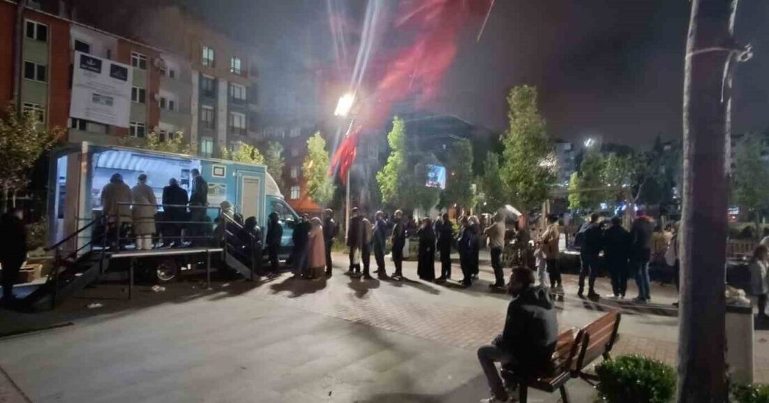 Bahçelievler Belediyesi’nden deprem sonrası hızlı müdahale İstanbul’da dün meydana gelen ve birçok ilçede hissedilen depremin ardından,