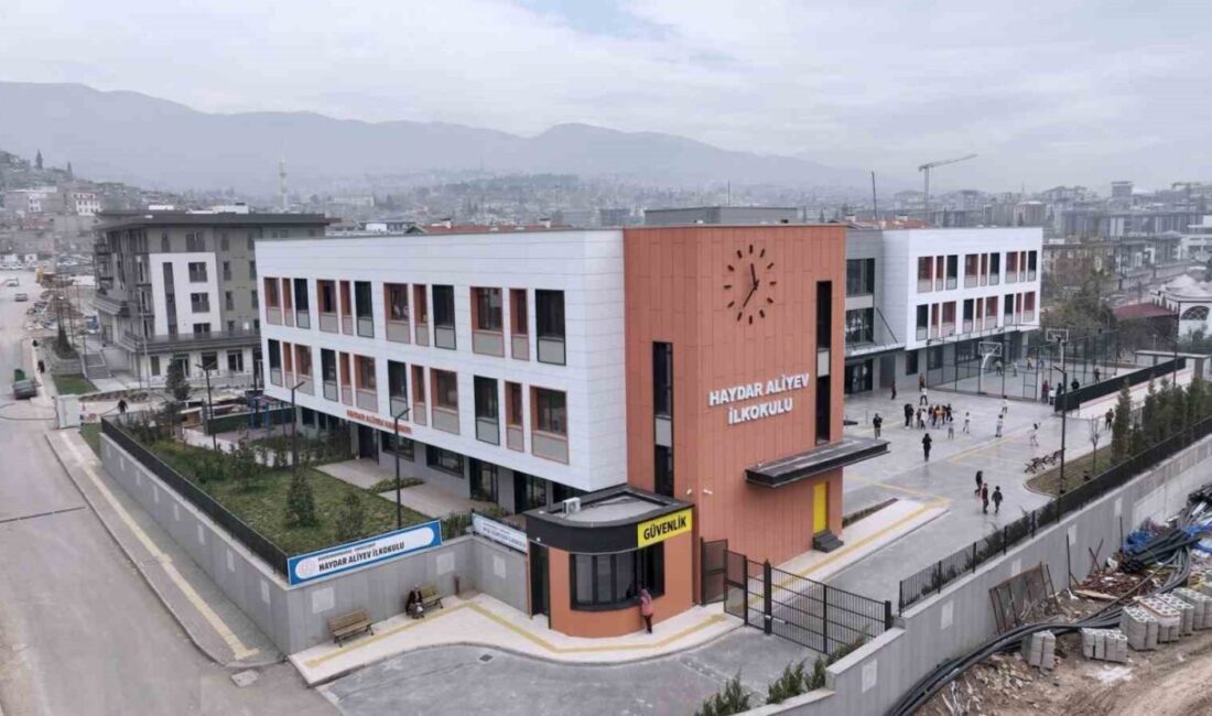 Bakan Kurum: “Afetlere dirençli, çocuklarımız için güvenli bir okul inşa ettik” Çevre, Şehircilik ve İklim Değişikliği Bakanlığı ve Azerbaycan iş birliği