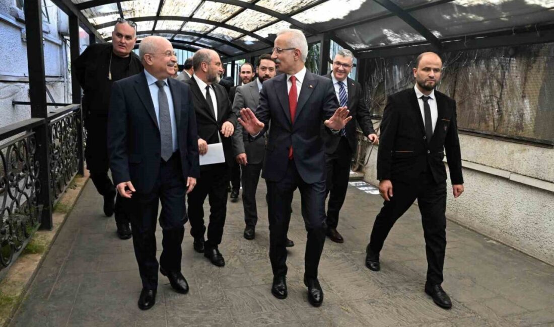 Bakan Uraloğlu, Suriyeli mevkidaşı Bedir ile görüştü Ulaştırma ve Altyapı Bakanı Abdulkadir Uraloğlu, Şam temasları kapsamında Suriye