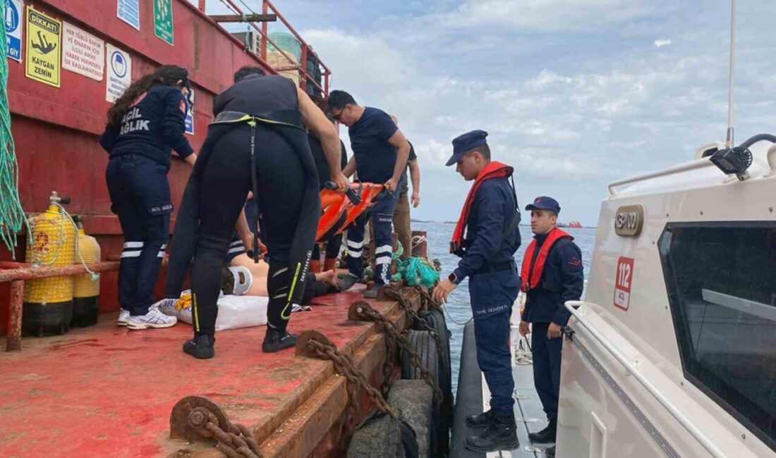 Balıkçı teknesinde yaralanan vatandaşı Sahil Güvenlik ekipleri tahliye etti Muğla’nın Milas ilçesi açıklarında seyreden balıkçı teknesinde yaralanan vatandaş, Sahil
