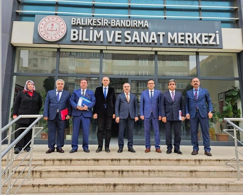 Balıkesir’de eğitim yatırımları ve planlamalar masaya yatırıldı Balıkesir İl Milli Eğitim Müdürü Murat Demir ile Müdür Yardımcısı