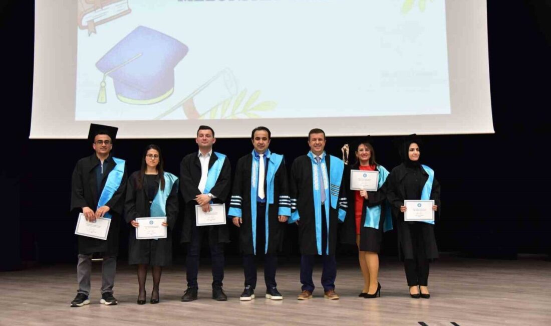 Balıkesir’de geleceğin akademisyenleri kep attı Balıkesir Üniversitesinde lisansüstü programlarda mezuniyet heyecanı yaşandı. Sosyal Bilimler Enstitüsü,