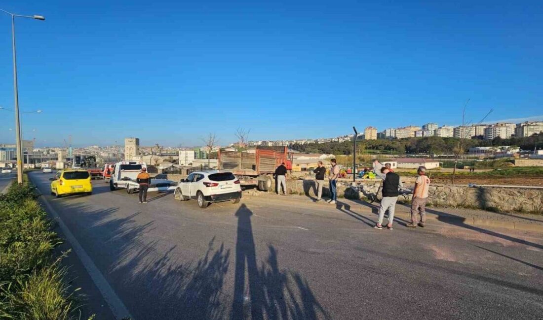 Bandırma Liman Yolu’nda zincirleme kaza: 2 yaralı Erdek-Bandırma istikameti Liman Yolu üzerinde meydana gelen kazada iki araç