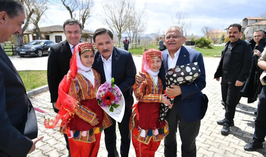Başkan Büyükkılıç’tan Sultan Sazlığı için ‘büyük turizm’ adımı Kayseri Büyükşehir Belediye Başkanı Dr. Memduh Büyükkılıç, Kayseri Valisi Gökmen