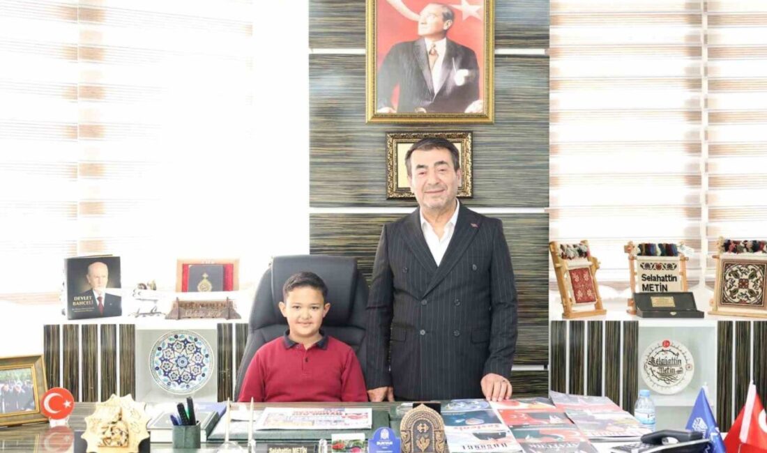 Başkan Metin koltuğunu şehit yeğenine devretti Bünyan Belediye Başkanı Selahattin Metin, Nisan Ulusal Egemenlik ve Çocuk