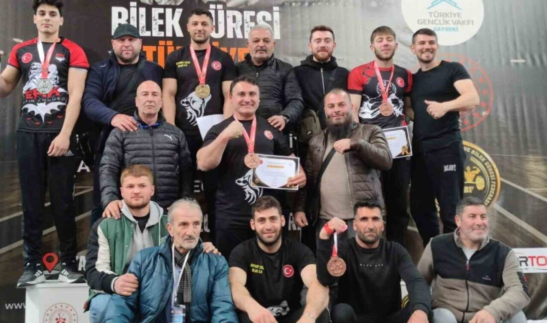 Bayburtlu bilek güreşi sporcuları madalyalarla döndü Kayseri’de gerçekleştirilen Türkiye Bilek Güreşi Şampiyonasına katılan Bayburt’un Başaran Bilek