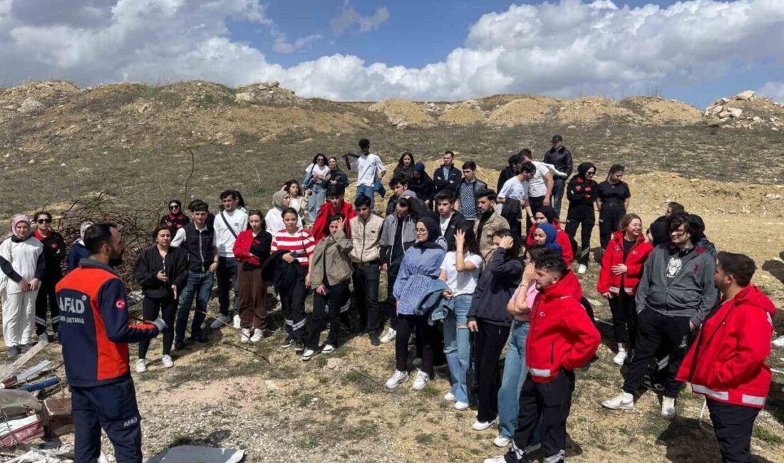 Bayburt’ta öğrencilere yönelik arama kurtarma tatbikatı gerçekleştirildi Bayburt İl Afet ve Acil Durum Müdürlüğü ekiplerince öğrencilere yönelik