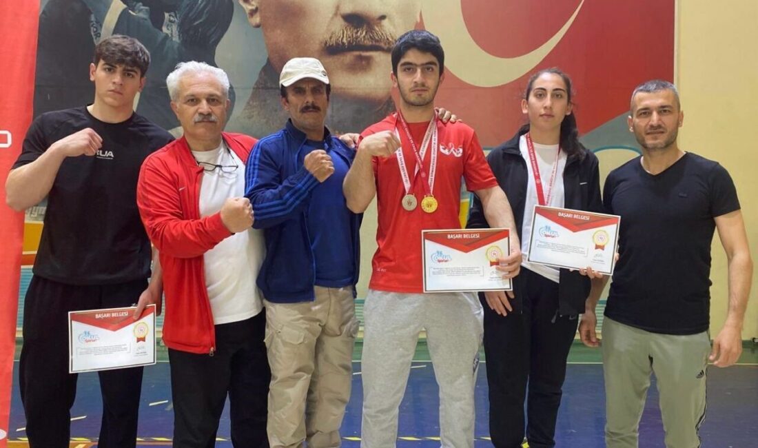 Bilek güreşinde Elazığ rüzgarı Okul sporları faaliyet programında yer alan, Manisa’da düzenlenen Bilek Güreşi