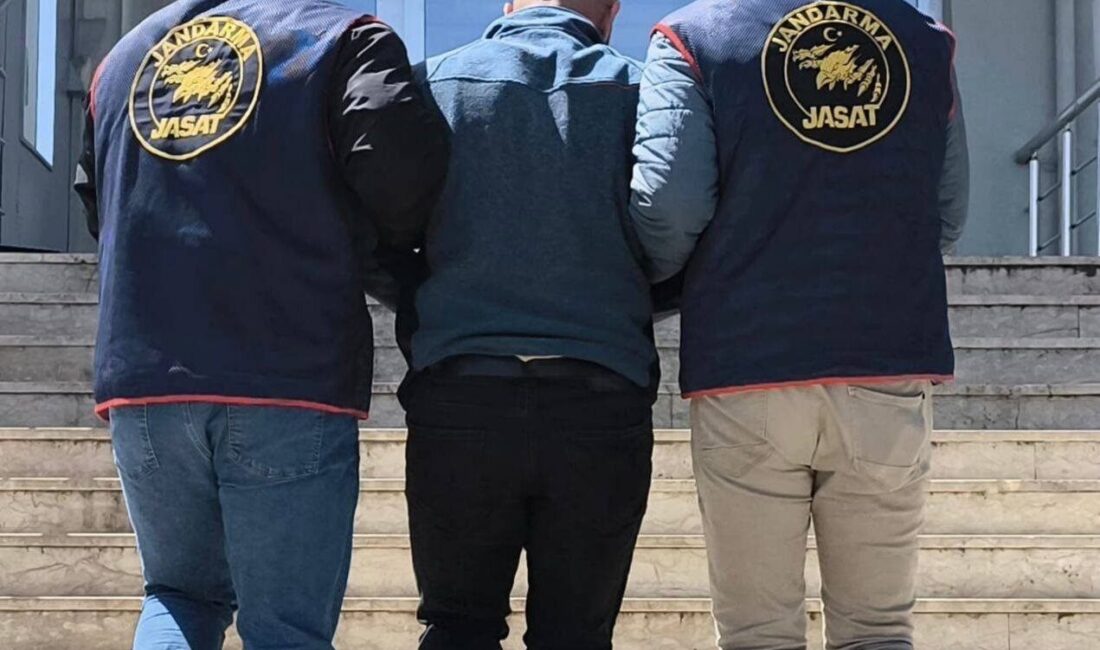 Bingöl’de 4 yıl 2 ay kesinleşmiş hapis cezası bulunan şahıs yakalandı Bingöl’de jandarma ekiplerince düzenlenen operasyonda, 4 yıl 2 ay kesinleşmiş
