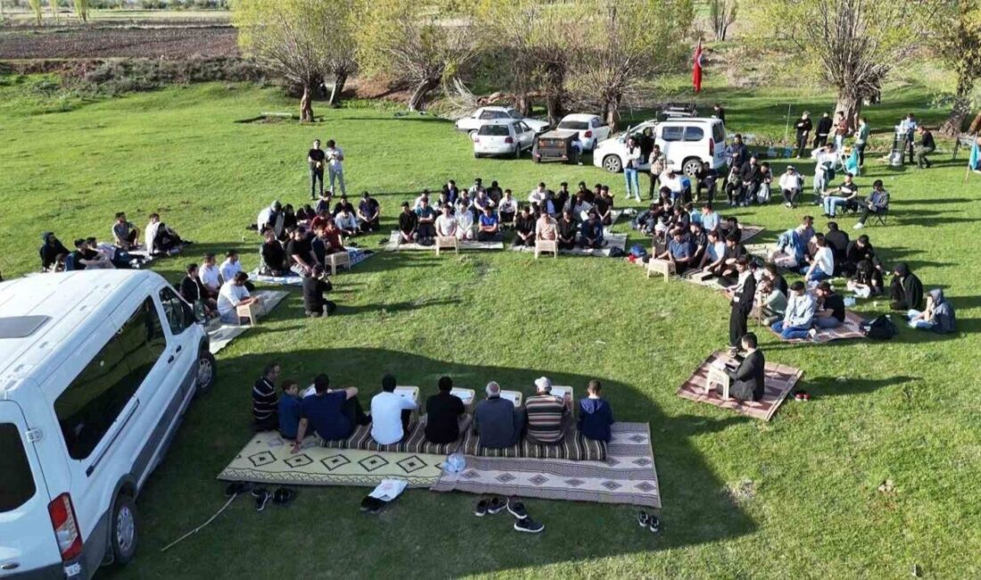 “Bir sure bir sahabe” yarışması düzenlendi Erzincan’da Kredi Yurtlar Kurumları (KYK) tarafından “Bir sure bir sahabe”