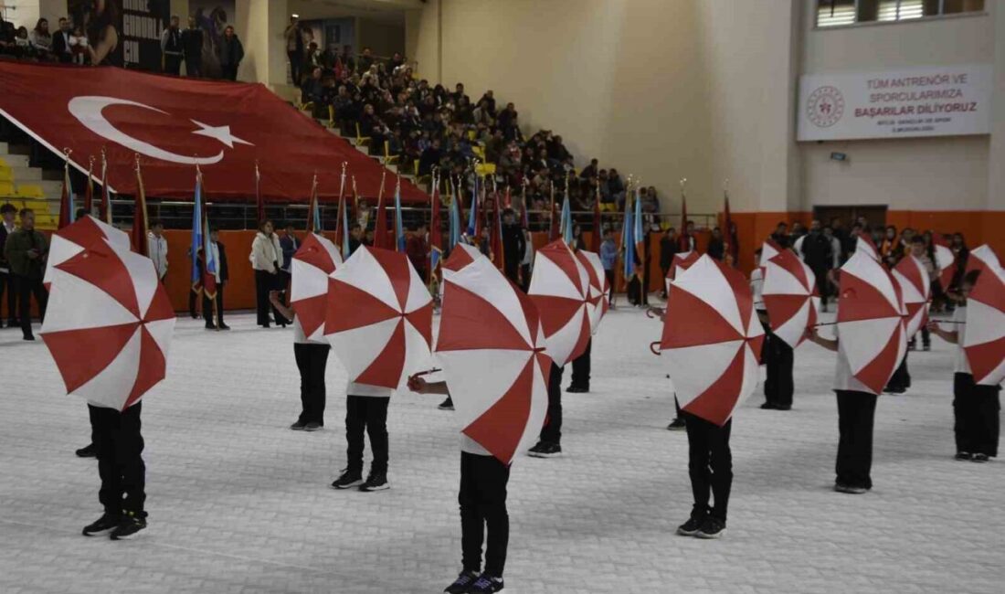 Bitlis’te 23 Nisan coşkusu BİTLİS (İHA) – Bitlis’te 23 Nisan Ulusal ve Egemenlik Çocuk